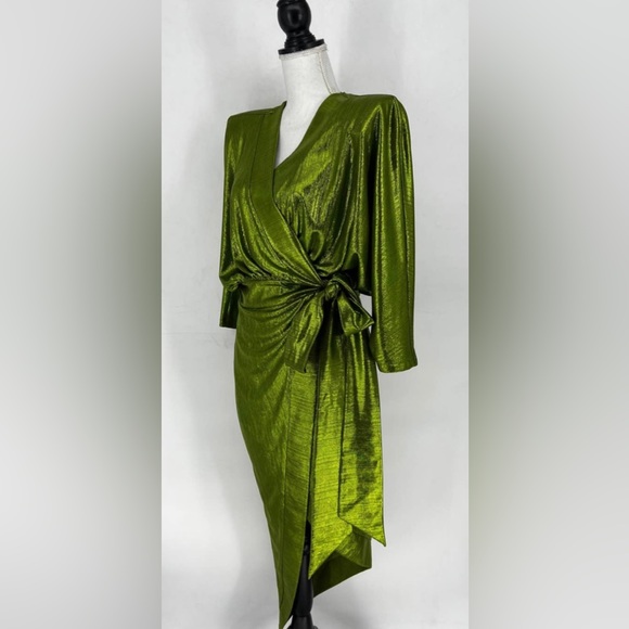 Only worn once | Size 8 | Like new | Metallic fabric | - Picture 3 of 5